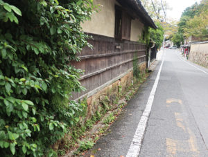 武家屋敷跡の練塀