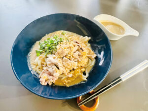 潤い素肌レシピ-ローストカシューだれの温かぶっかけ肉うどん